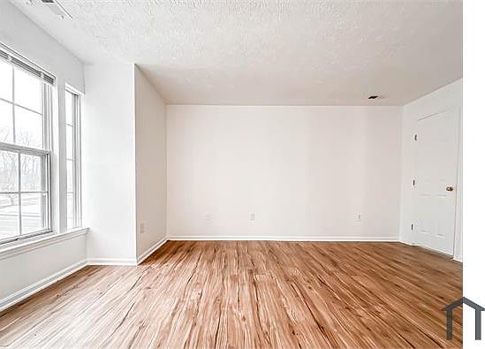 4th image of 1301L Cedar Crest Ct #1301-L