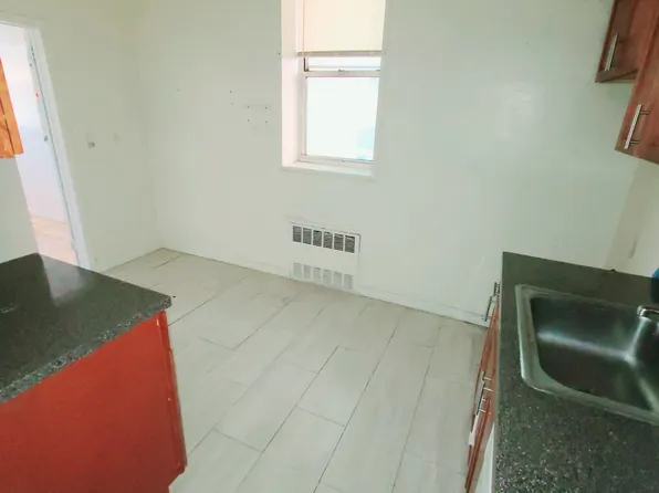 63-11 Queens Boulevard image 10 of 24