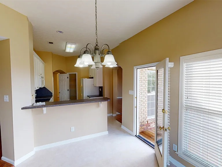615 Castlebrook Dr — Photo 11