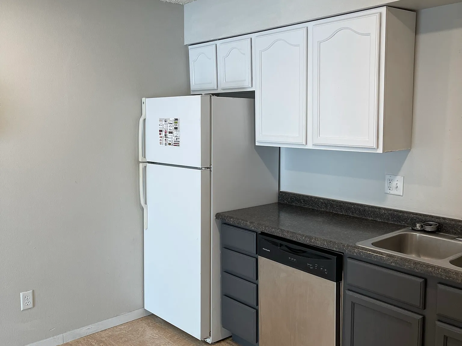 3 bed, 1.5 bath, $1,588 — Photo 2