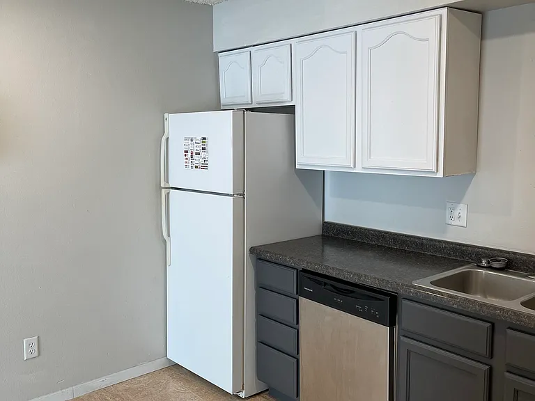 923 E College St #2S — Photo 3
