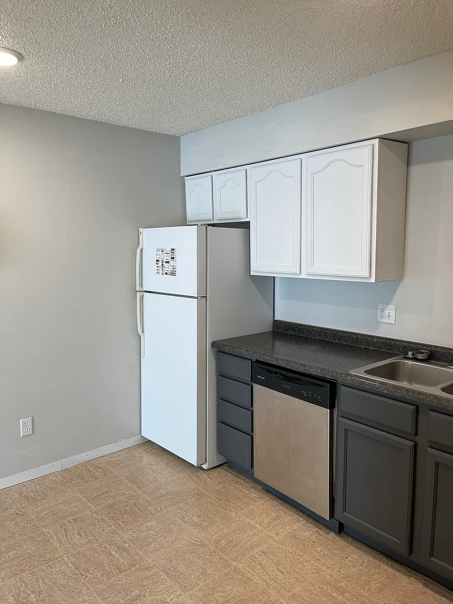 Building Photo - 923 E College St #3