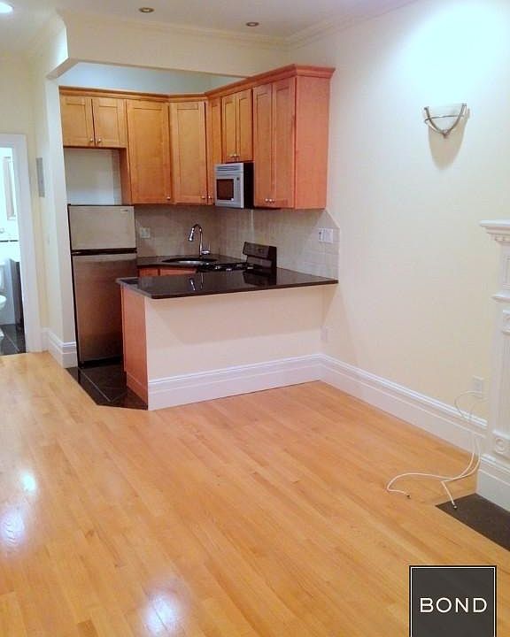 1st image of 400 E 63rd St APT 4D