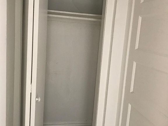 5th image of 429 W Belden Ave #19