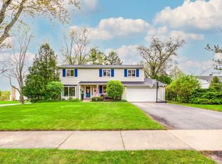 366 Birkdale Rd, Lake Bluff, IL 60044