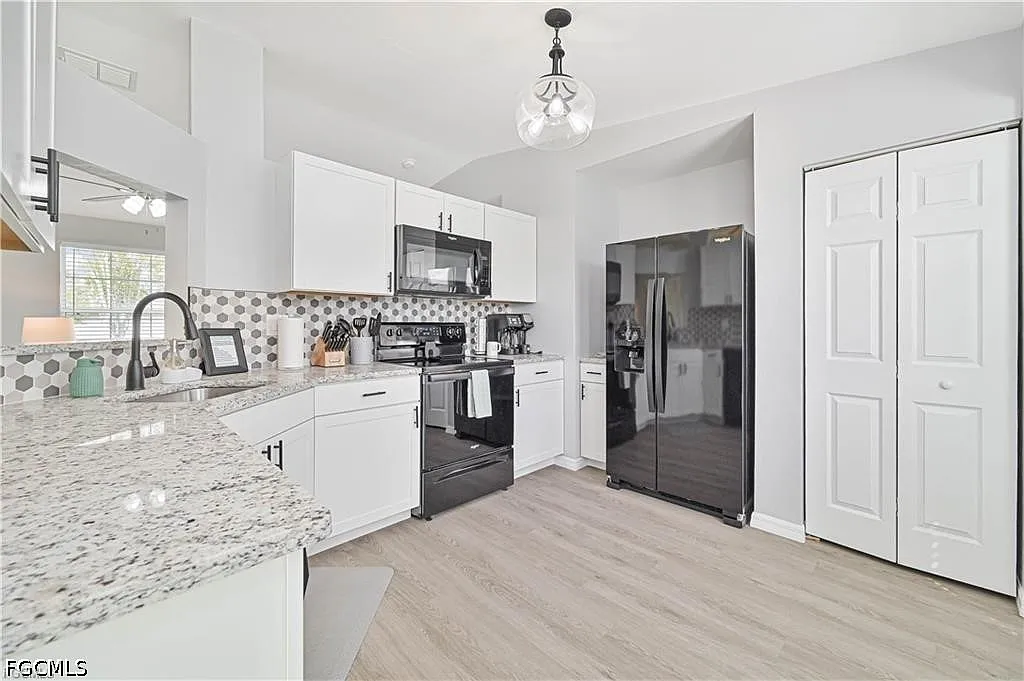 3 bed, 2.0 bath, 1184 sqft, $1,600 — Photo 2