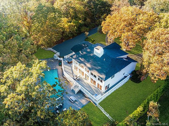 5th image of 19 Bay Woods Drive