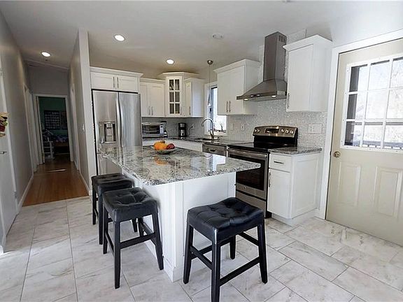 3rd image of 22 Saddlebrook Dr