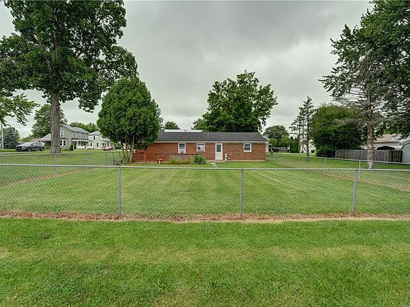 3rd image of 209 East St