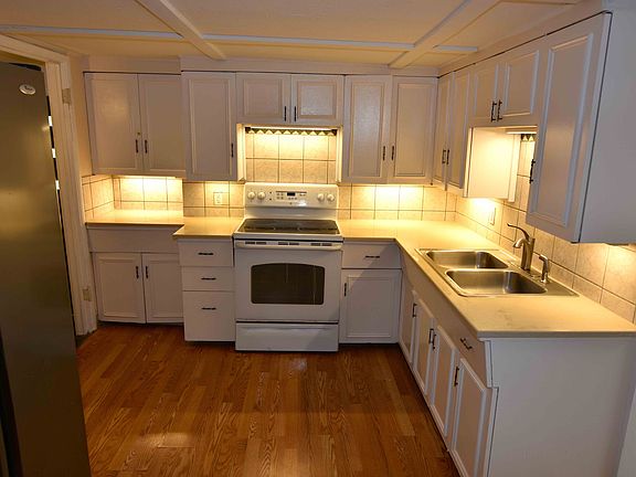 4th image of 1525 Eielson St
