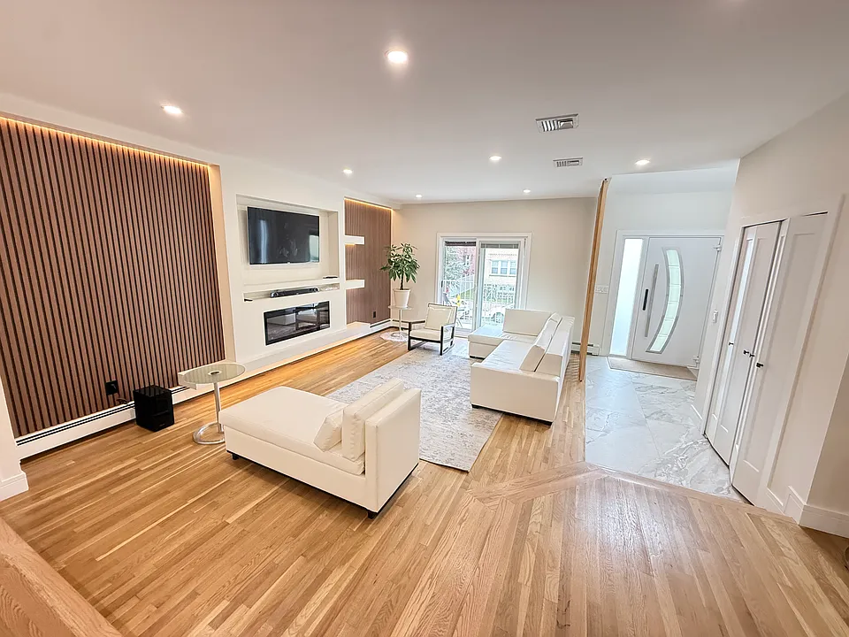289 Knox Ave #1