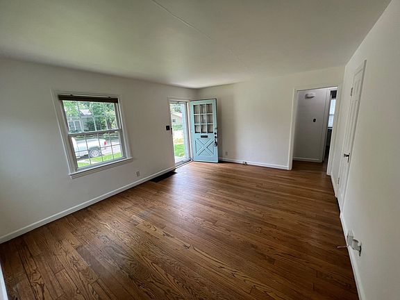 4th image of 5220 Rosslyn Ave