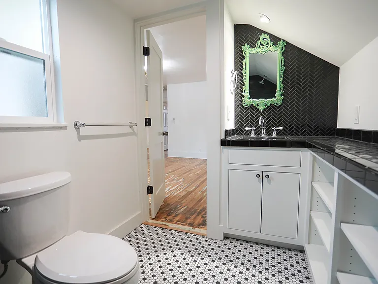 1012 Broadway St #2 — Photo 10