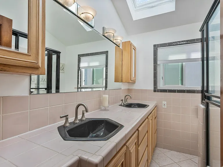 208 Marine Ave — Photo 12