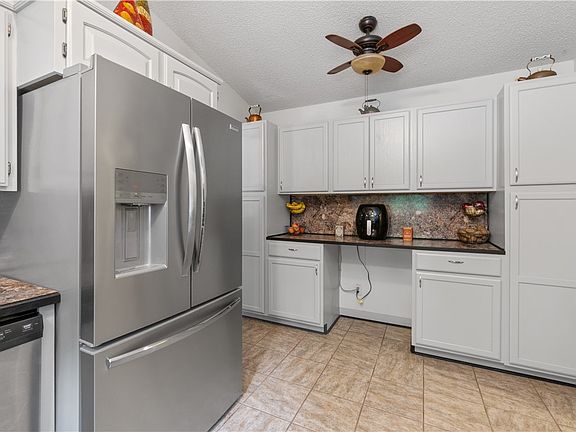 5th image of 10 Angus Ln