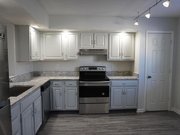 3rd image of 6328 Hyland Dr