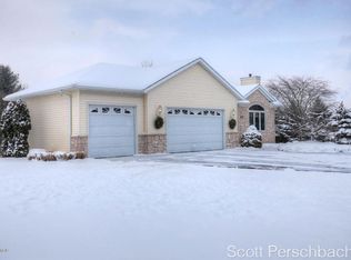 8227 Tipperary Trl SE, Alto, MI