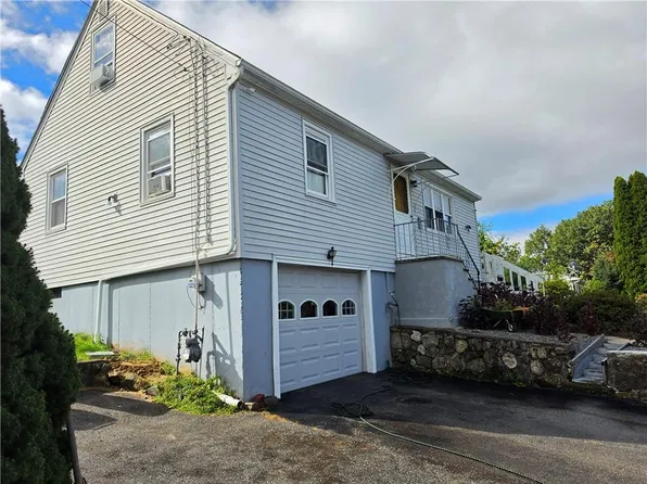 4 Heritage Cir, Johnston, RI 02919