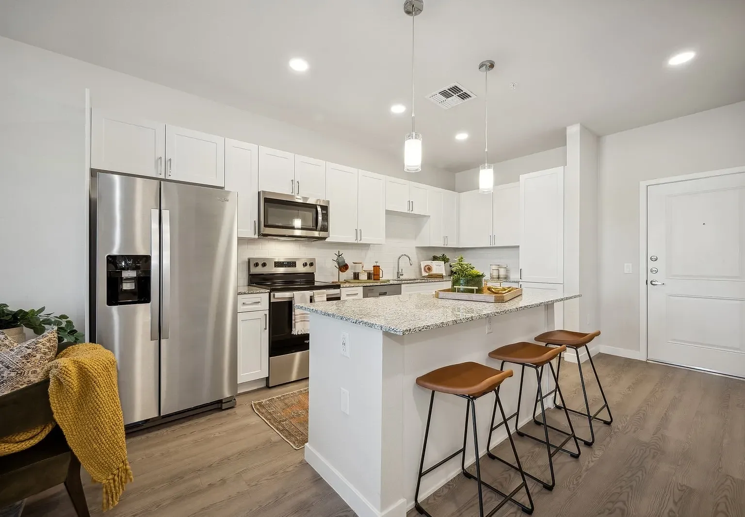Longbow Luxury Apartments — Photo 4