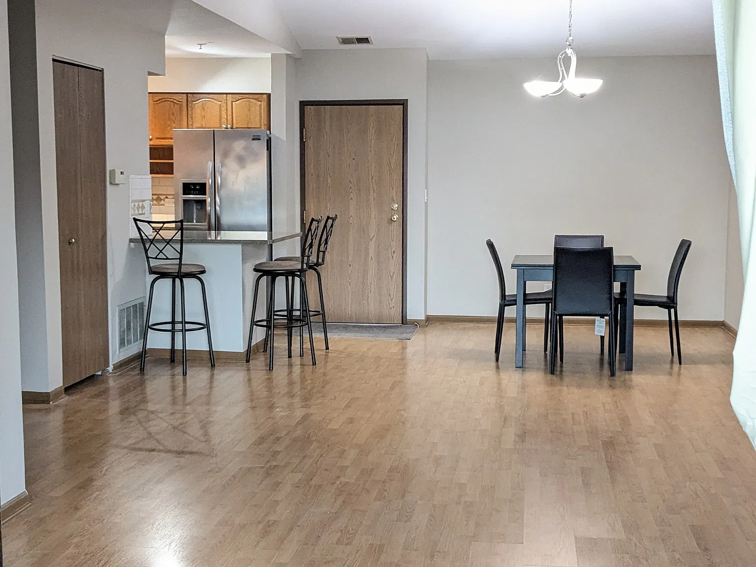 2 bed, 1100 sqft, $2,300 — Photo 2