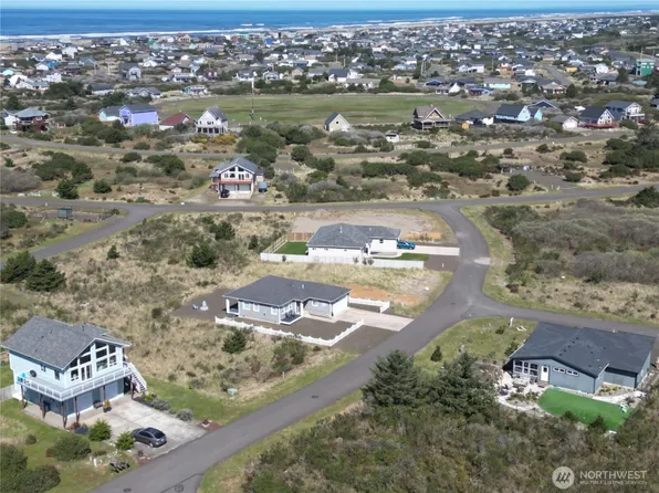 1439 Diamond Head Avenue SW, Ocean Shores, WA 98569