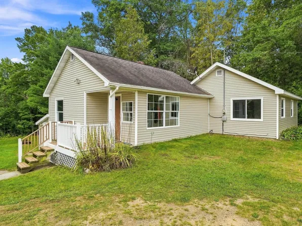 1893 W Maple Grove Rd, Farwell, MI 48622