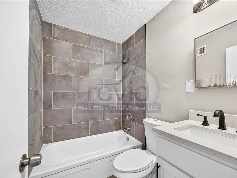 708 Hastings — Photo 14