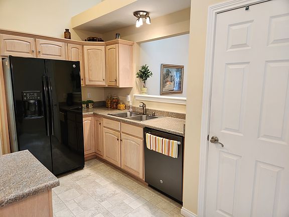 5th image of 2615 Berwick Dr