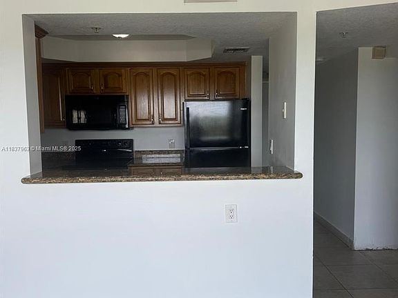 3rd image of 2647 NW 25th Ave APT 506