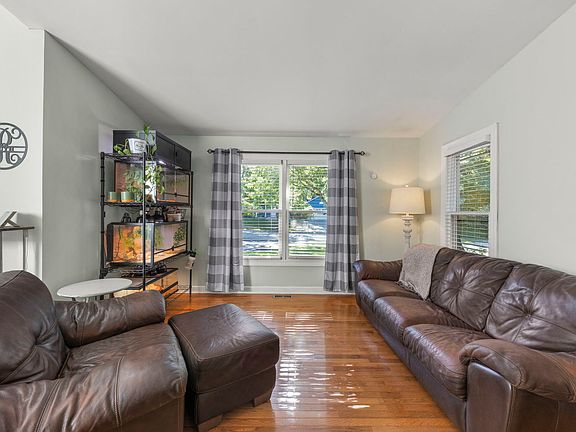 4th image of 800 N Ashbury Ave
