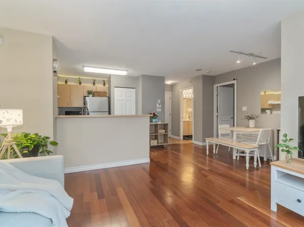 3588 Crowley Dr #110, Vancouver, BC V5R 6H3