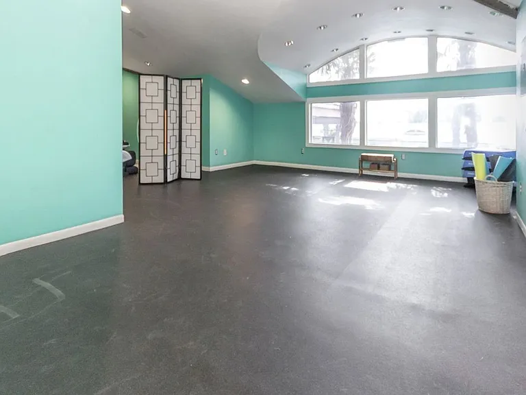 The Metropolis Apartments — Photo 67