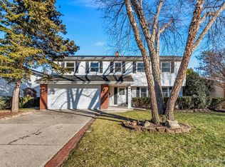 443 S Oak Glen Dr, Bartlett, IL 60103