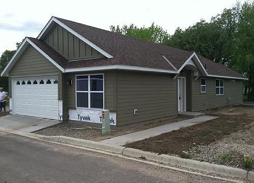 2nd image of 3338 Arcade St S