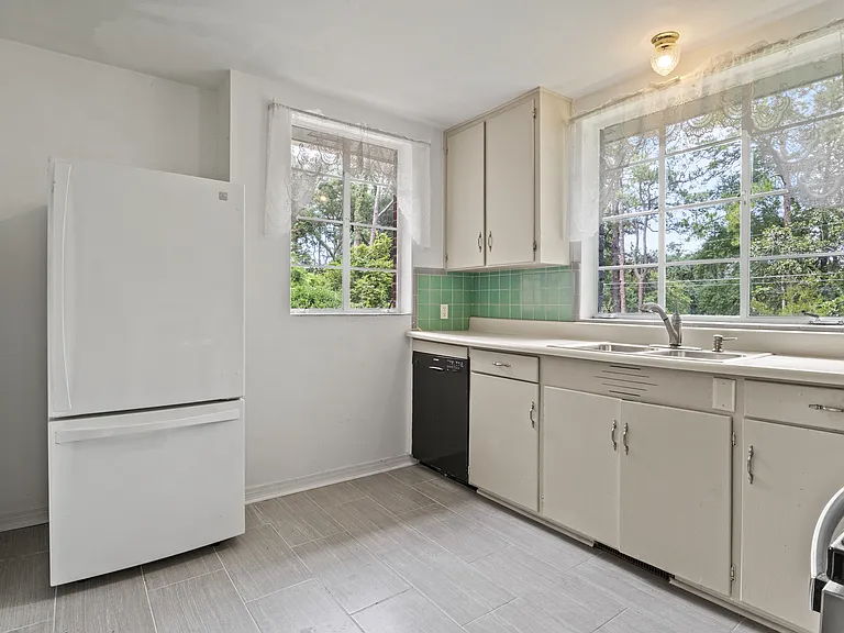 1473 Marion Ave — Photo 11