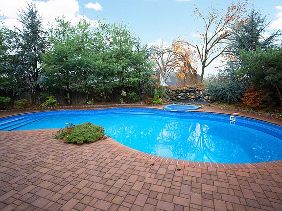 4 Palisades Ct Cresskill