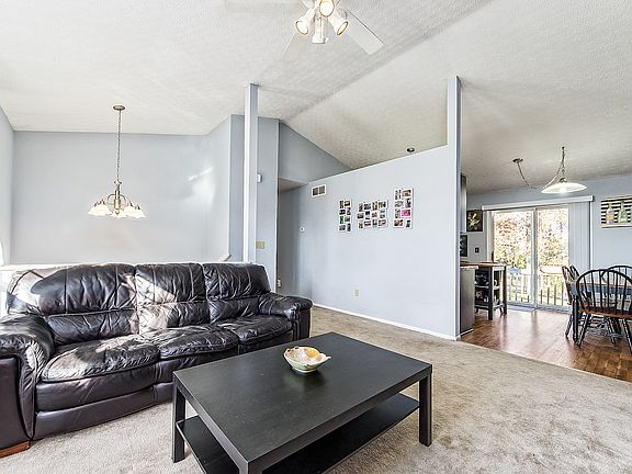 3rd image of 7786 Farm Hill Dr