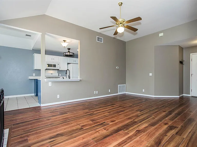 814 Lantana Ln — Photo 8