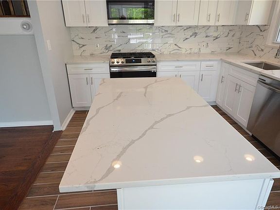 5th image of 155 Little Hill Dr
