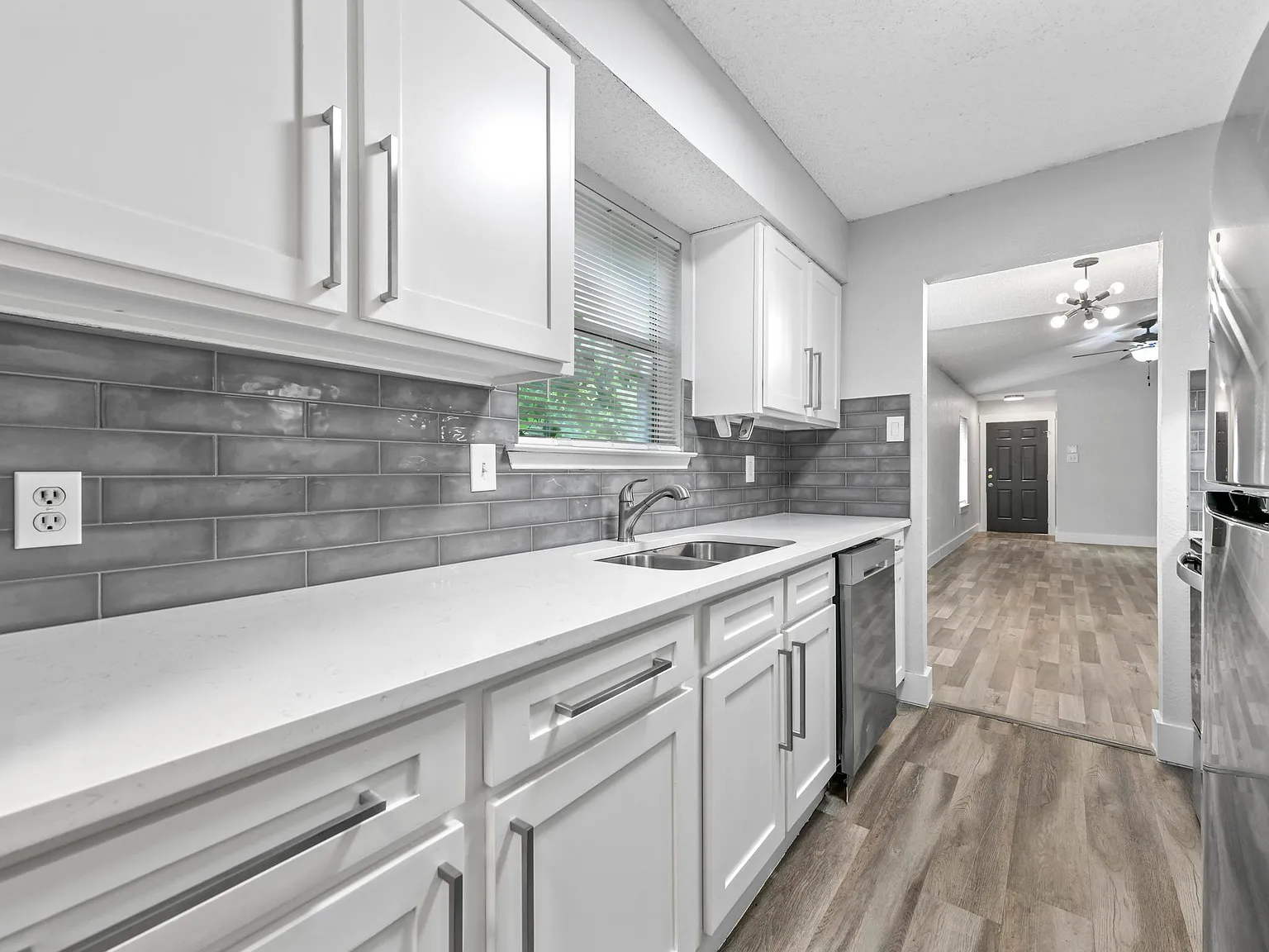2 bed, 1.5 bath, 940 sqft, $1,700 — Photo 3