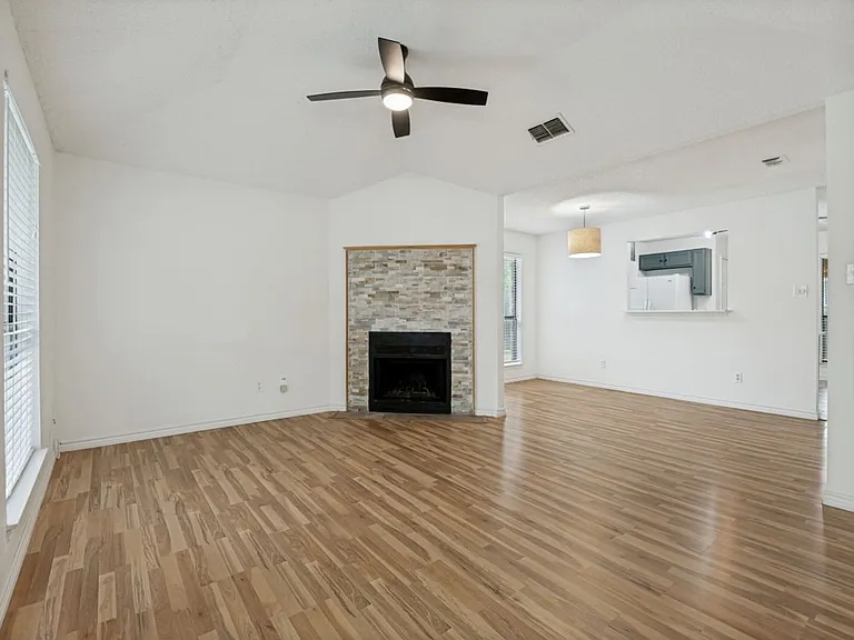 3006 Post Oak Dr — Photo 2