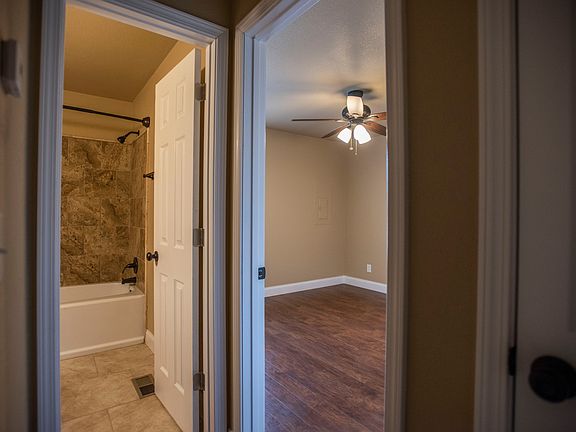 3rd image of 324 & 328 N Double Springs Rd