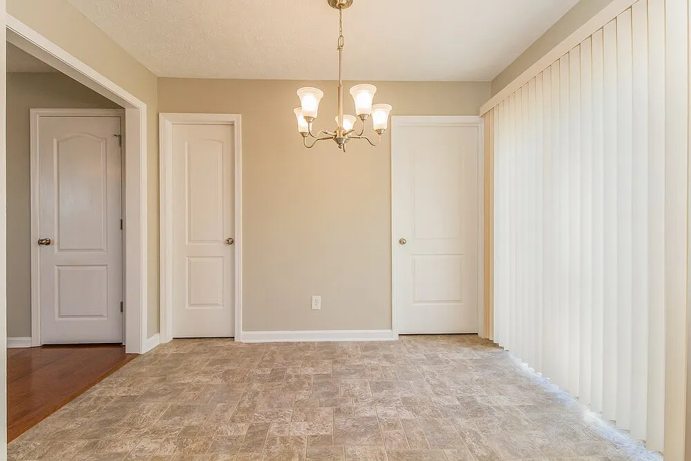 4 bed, 2.5 bath, 1656 sqft, $2,170 — Photo 4