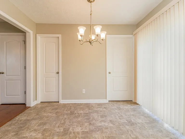 328 Slippery Rock Dr — Photo 4