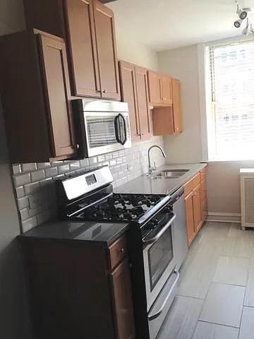 1st image of 1336 E Hyde Park Blvd