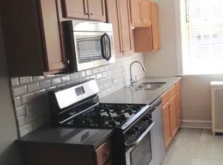 1336 E Hyde Park Blvd, Chicago, IL 60615