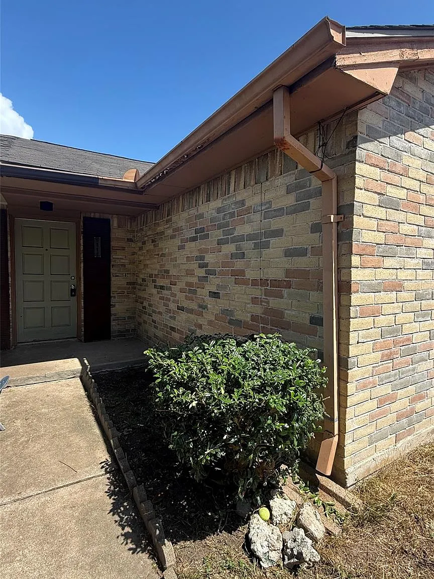 2 bed, 2.0 bath, 1411 sqft, $1,600 — Photo 2