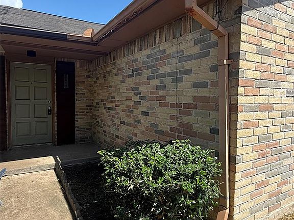 2nd image of 9511 Bollingbrook Dr