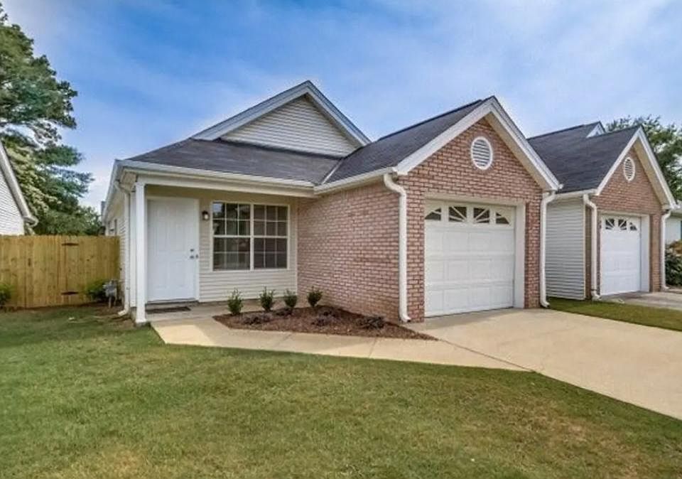 1st image of 1105 Mockingbird Ln