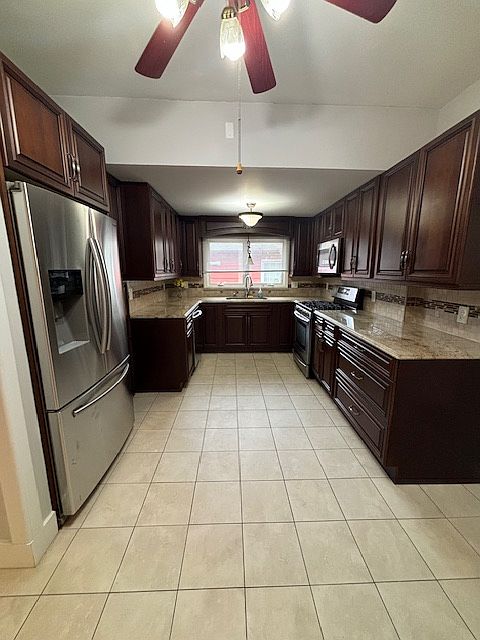 1st image of 124 Lawrence Ave Floor 1